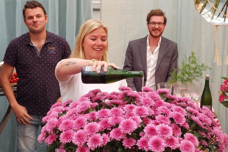 Veilingmeester doopt eigen chrysant 'Fabienne' Veilingmeester doopt eigen chrysant 'Fabienne'