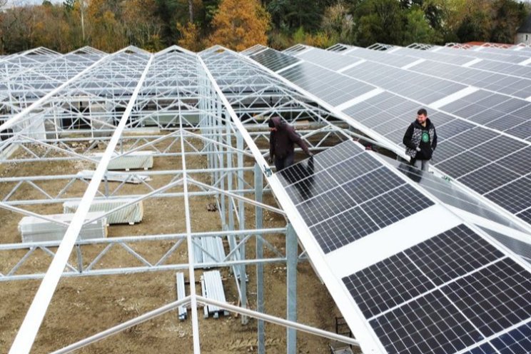 Zonnepanelen lijken opeens uit de gratie Zonnepanelen lijken opeens uit de gratie