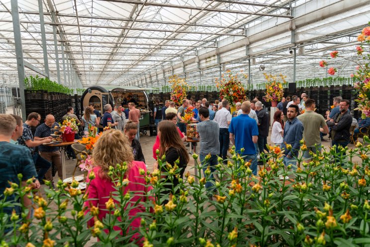 Bredefleur viert nieuwe kas met klantendag Bredefleur viert nieuwe kas met klantendag