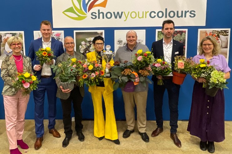 Show Your Colours Award gaat naar Roses Forever