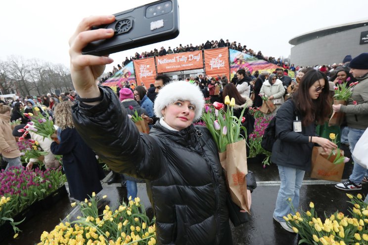 Feestelijke start snijtulpenseizoen Feestelijke start snijtulpenseizoen