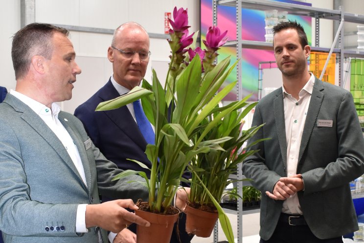 Klaas Knot brengt bezoek aan KP Holland Klaas Knot brengt bezoek aan KP Holland